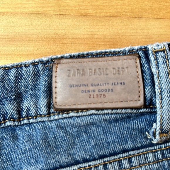 Zara denim shorts w/sequined rose applique, women’s size 2 - Picture 4 of 11